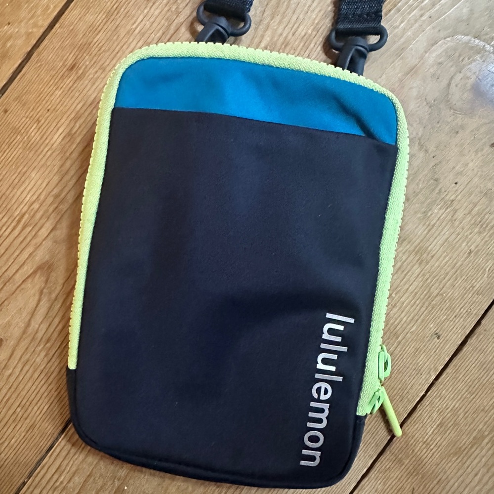 lululemon blue crossbody bag EUC